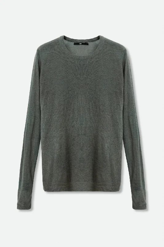 AUGUSTE LIGHTWEIGHT CREWNECK SWEATER IN HAND-DYED CASHMERE